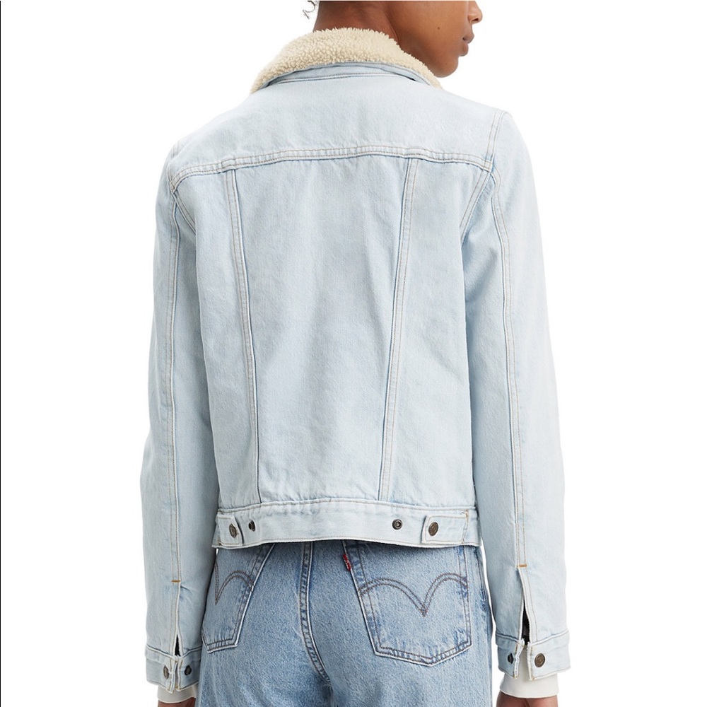 NEW! Levi’s Women’s Original Sherpa Trucker Jacket in Beacon of Light - Picture 4 of 10